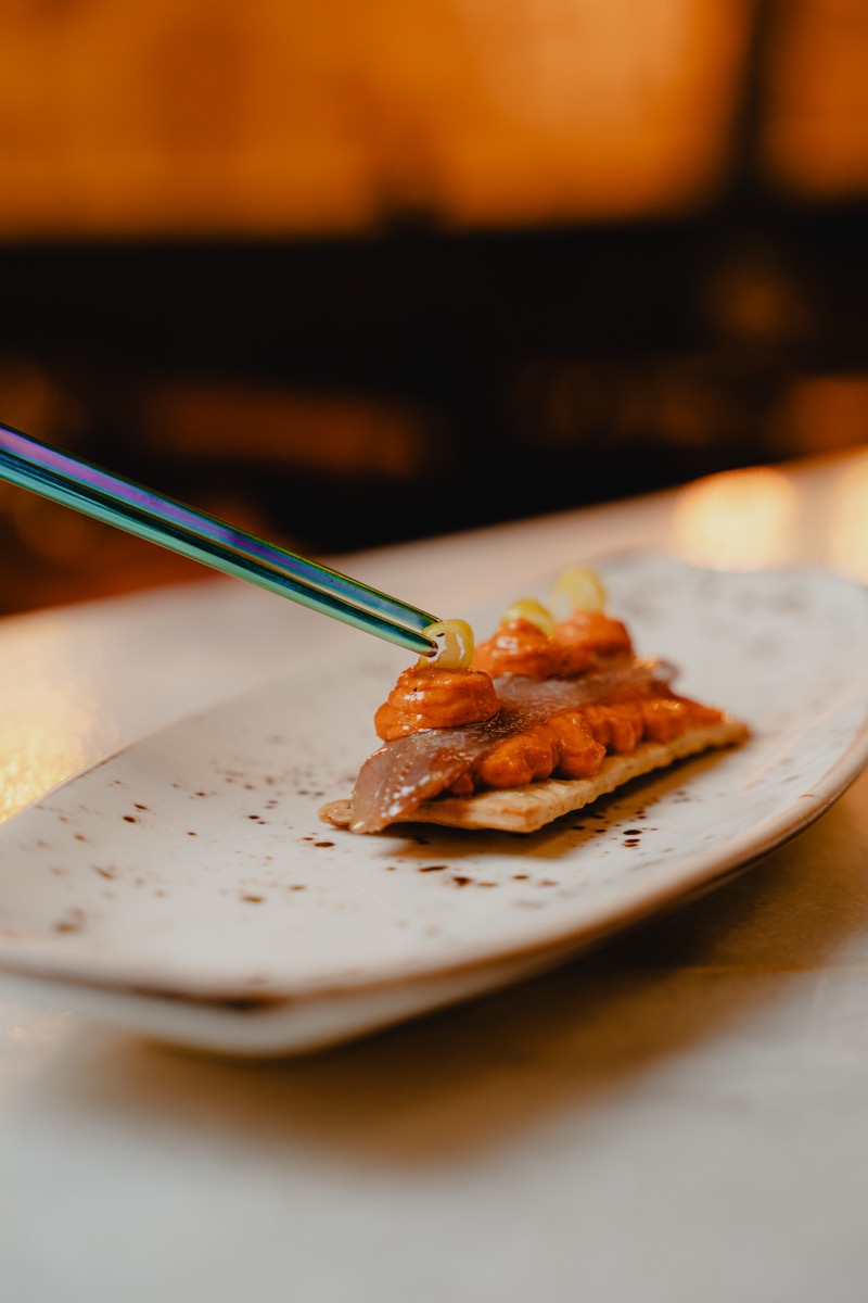 Dish service at La Barra del Ibarra